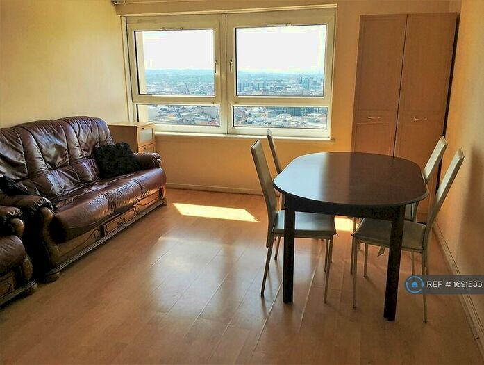 2 Bedroom Flat To Rent In Royston Square, Glasgow, G21