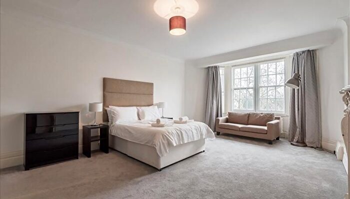 5 Bedroom Flat To Rent In Park Road, London, NW8