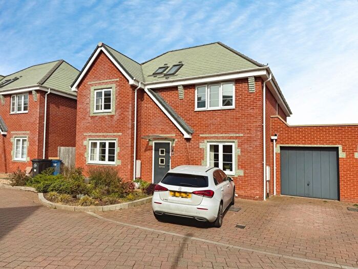 4 Bedroom Detached House For Sale In Kelly Road, High Wycombe, Buckinghamshire, HP11
