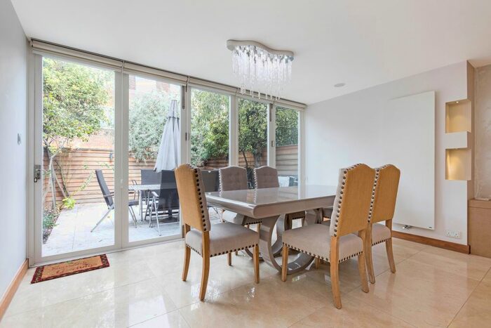 4 Bedroom Town House To Rent In Abbotsbury Close, London, W14
