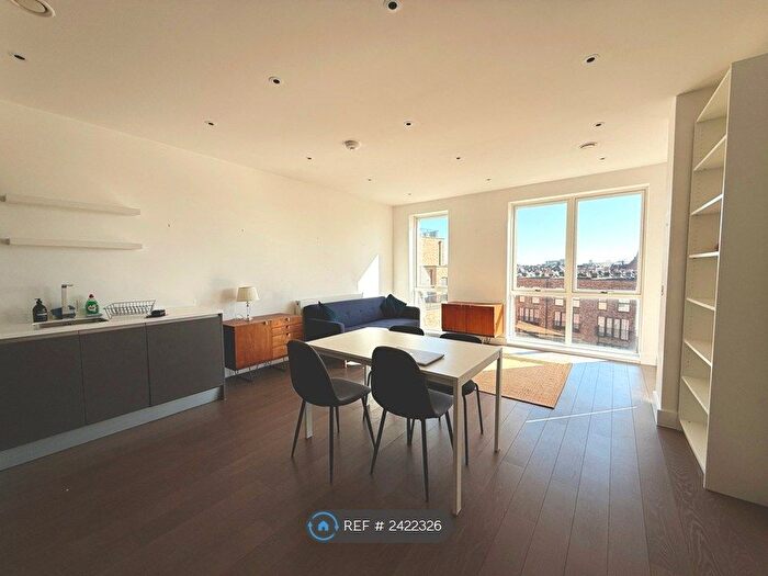 2 Bedroom Flat To Rent In Canon House, London, W10