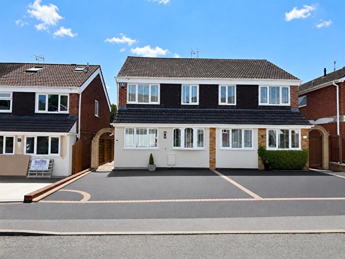 3 Bedroom Semi-Detached House For Sale In Chiltern Road, Stourbridge, DY8