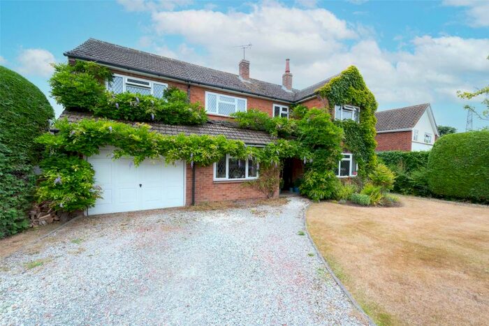 4 Bedroom Detached House For Sale In Northfield Road, Sherfield-on-Loddon, Hook, Hampshire, RG27