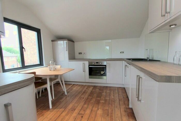 2 Bedroom Flat To Rent In Stapleton Hall Road, Stroud Green, N4