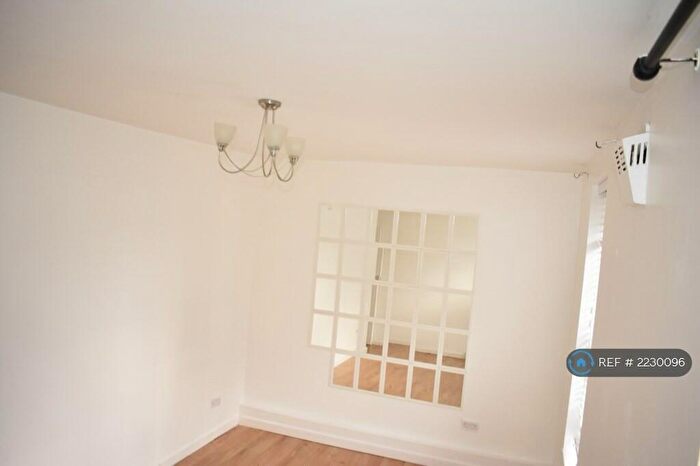 3 Bedroom Flat To Rent In Twyford House, London, N5