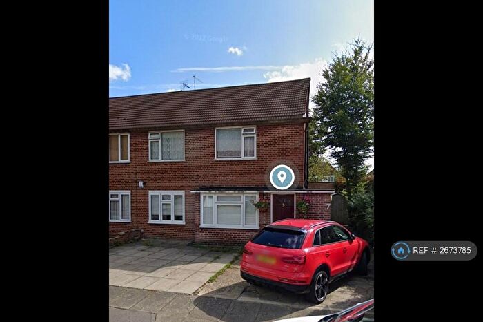 2 Bedroom Maisonette To Rent In Mount Close, Cockfosters, Barnet, EN4