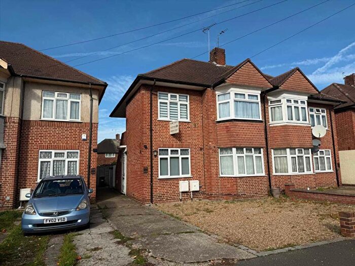 2 Bedroom Maisonette For Sale In Amesbury Road, Feltham, TW13