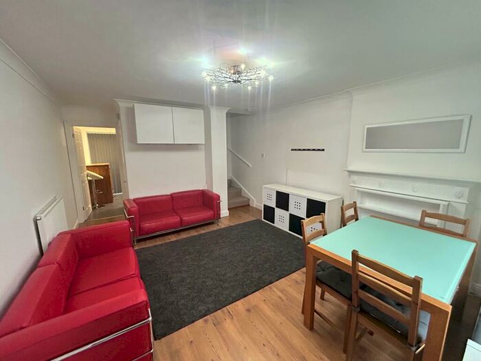 2 Bedroom House To Rent In West Thamesmead, SE28