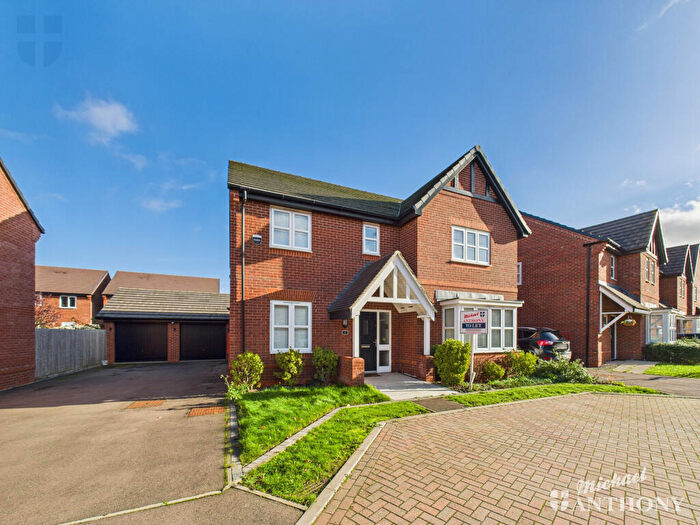 5 Bedroom Detached House To Rent In £, HP21