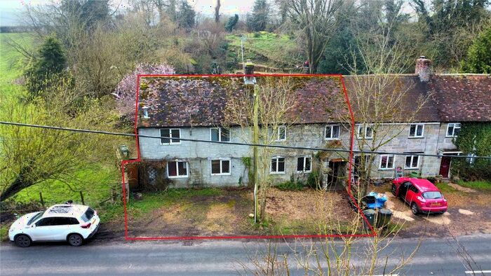 4 Bedroom End Of Terrace House For Sale In Shaftesbury Road, Compton Chamberlayne, Salisbury, Wiltshire, SP3