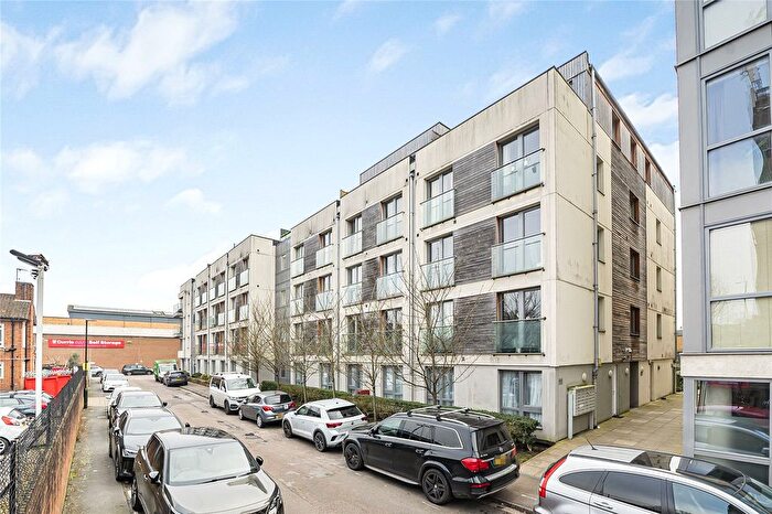 2 Bedroom Flat For Sale In Garden Road, Richmond, TW9