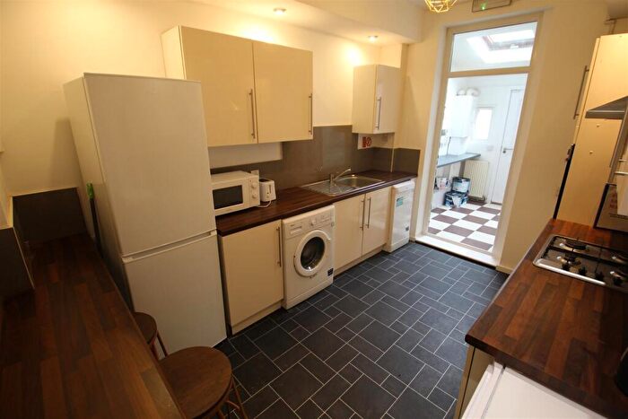 1 Bedroom Terraced House To Rent In Hartley Grove, Woodhouse, Leeds, LS6