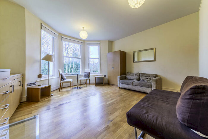 Apartment To Rent In Breakspears Road, Lewisham, London, SE4