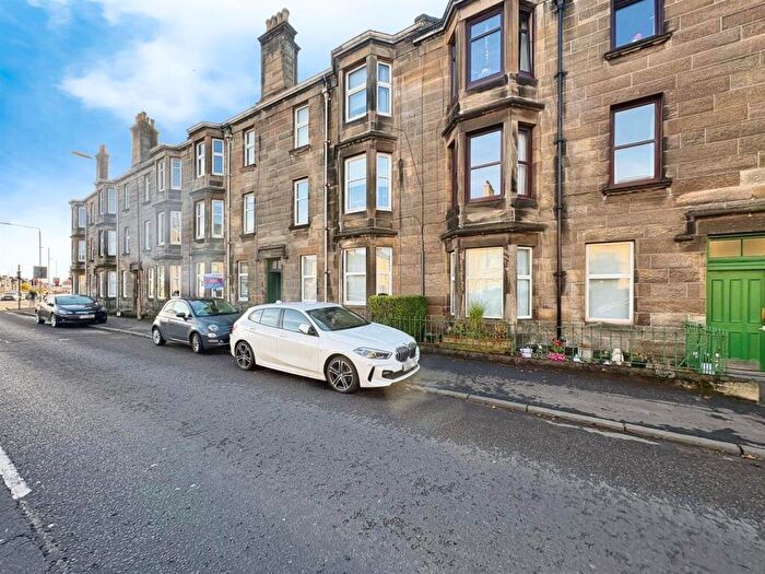 2 Bedroom Flat To Rent In Glasgow Road, Dumbarton, G82