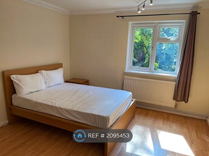 3 Bedroom Flat To Rent In St Mary's Road, London, SE15