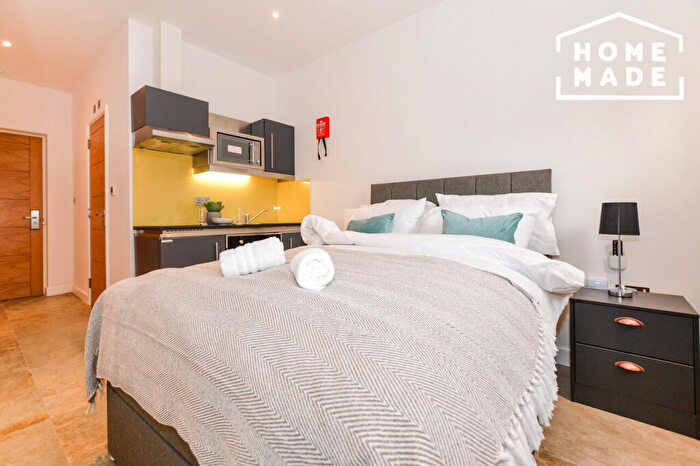 Studio To Rent In Clare Hall Manor, Hertfordshire, EN6