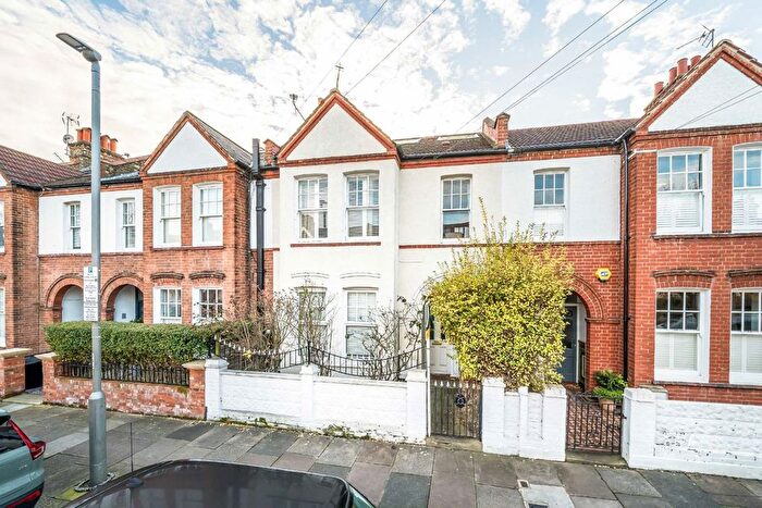 4 Bedroom Maisonette To Rent In Quinton Street, London, SW18