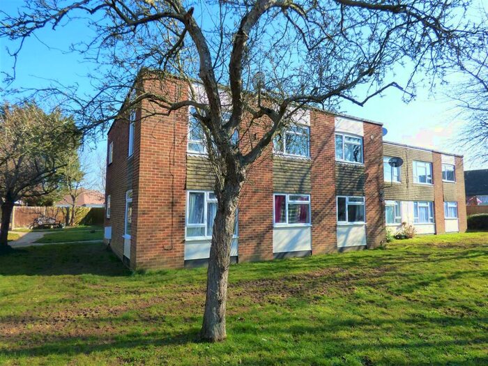 1 Bedroom Apartment To Rent In Potters Mead, Littlehampton, BN17