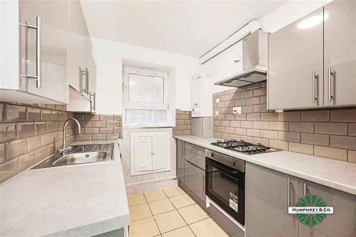 3 Bedroom Flat To Rent In Pinchin Street, London, E1