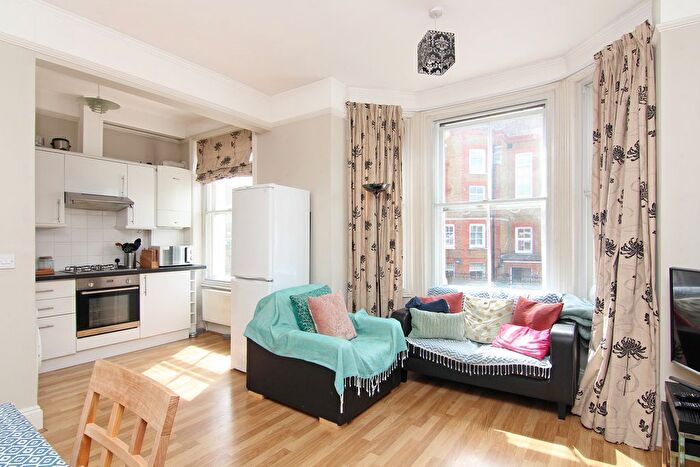 1 Bedroom Flat To Rent In Latchmere Road, London, SW11