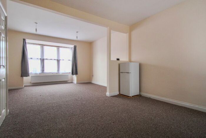 2 Bedroom Flat To Rent In High Street North, London, E12