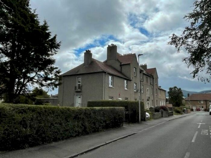 2 Bedroom Flat To Rent In Parkhead Street, Sighthill, Edinburgh, EH11