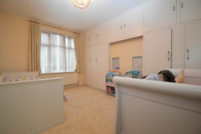 3 Bedroom Terraced House For Sale In Eastern Avenue, Redbridge, IG4