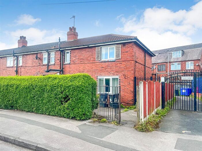 End Of Terrace House For Sale In Thorpe Road, Leeds, LS10