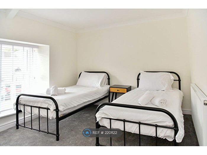 2 Bedroom Semi-Detached House To Rent In Swansea Road, Swansea, SA5