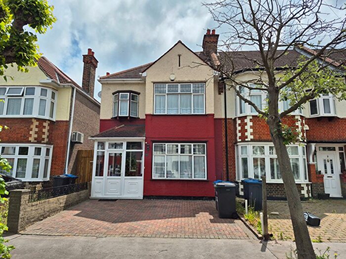 3 Bedroom End Of Terrace House To Rent In Shirley Park Road, Croydon, CR0