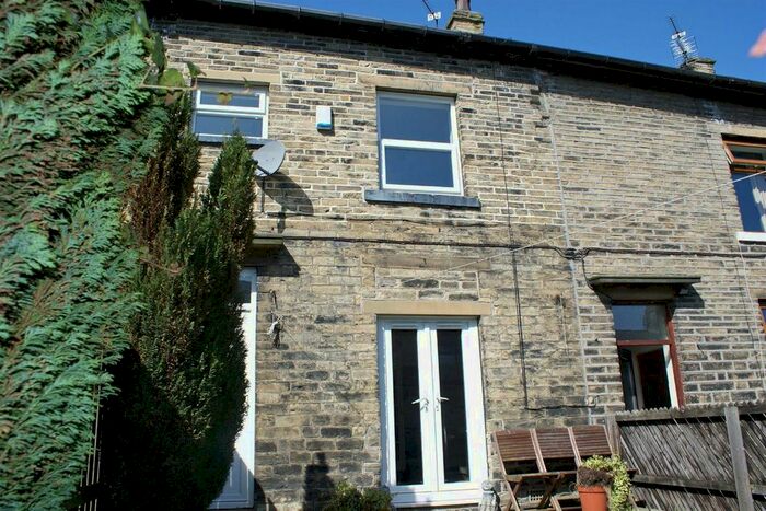 3 Bedroom Terraced House To Rent In Broomfield Terrace, Cleckheaton, BD19