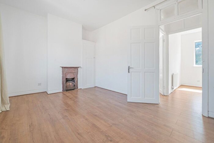 3 Bedroom Semi-Detached House For Sale In Sibthorpe Road, London, SE12