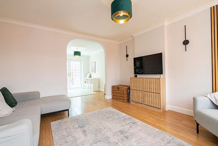 3 Bedroom Semi-Detached House For Sale In Connaught Way, Billericay, CM12