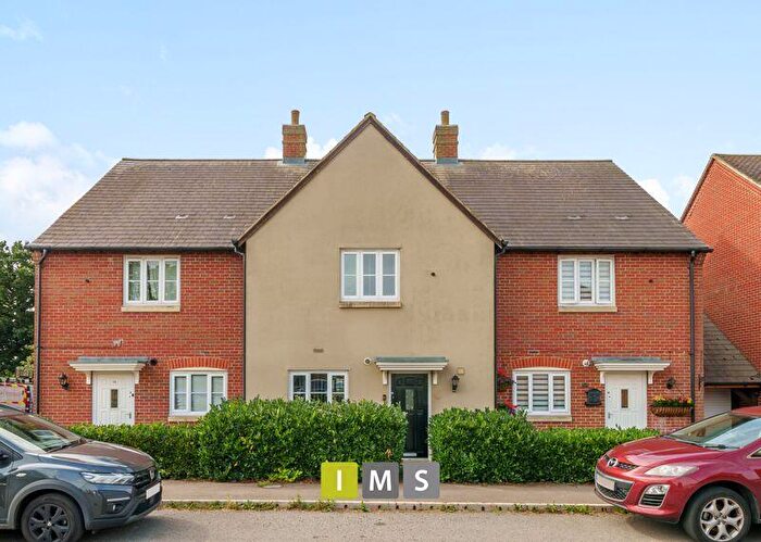 3 Bedroom Terraced House For Sale In Buchanan Road, Bicester, OX25