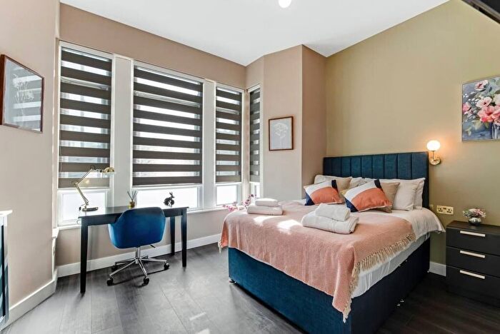 1 Bedroom Flat To Rent In Highfield Avenue, London, NW11