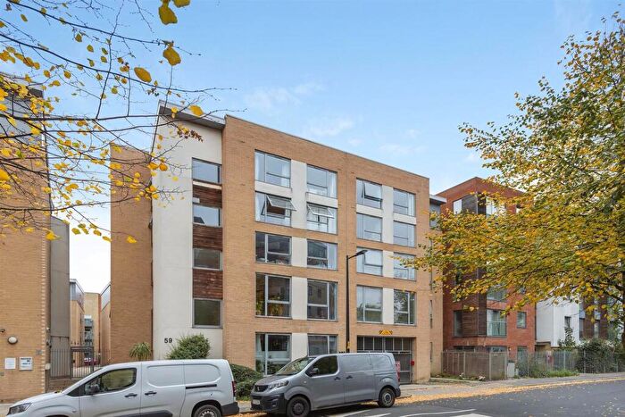 2 Bedroom Flat For Sale In Peckham Grove, Peckham, London, SE15