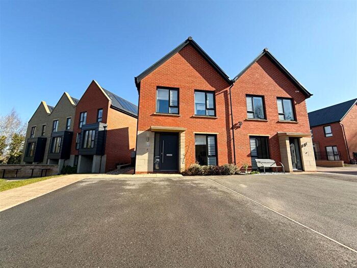 3 Bedroom Semi-Detached House For Sale In Linnet Way, Stannington, S6
