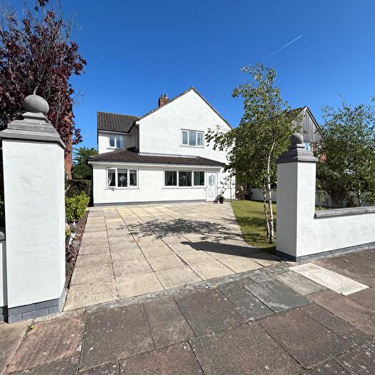 4 Bedroom Detached House For Sale In Osborne Road, Southport, PR8