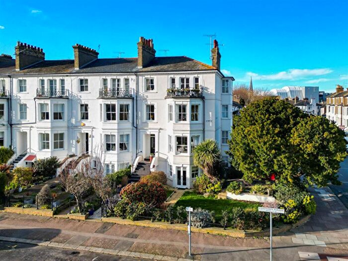 3 Bedroom Apartment For Sale In Clifftown Parade, Southend-On-Sea, SS1