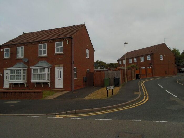 3 Bedroom Semi-Detached House To Rent In Steppingstone Street, Dudley, DY1