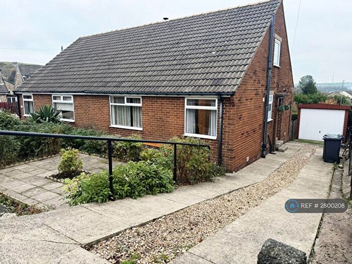 3 Bedroom Bungalow To Rent In Bankfield Lane, Huddersfield, HD5