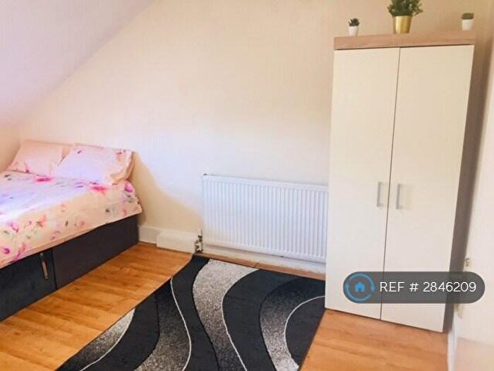 Studio To Rent In Philip Lane, London, N15