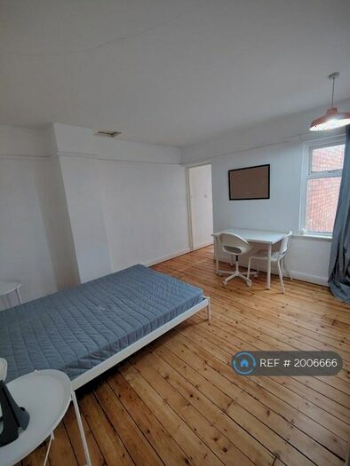 3 Bedroom Semi-Detached House To Rent In Whitsed Street, Peterborough, PE1