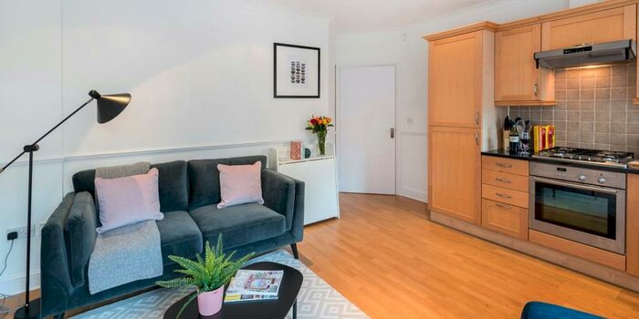 1 Bedroom Flat To Rent In Goswell Road, EC1V