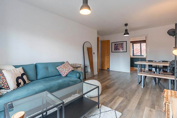 2 Bedroom Flat To Rent In Newhall Court, George Street, B3