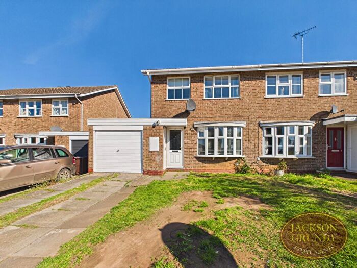 3 Bedroom Semi Detached House For Sale In Froxhill Crescent, Brixworth, NN6