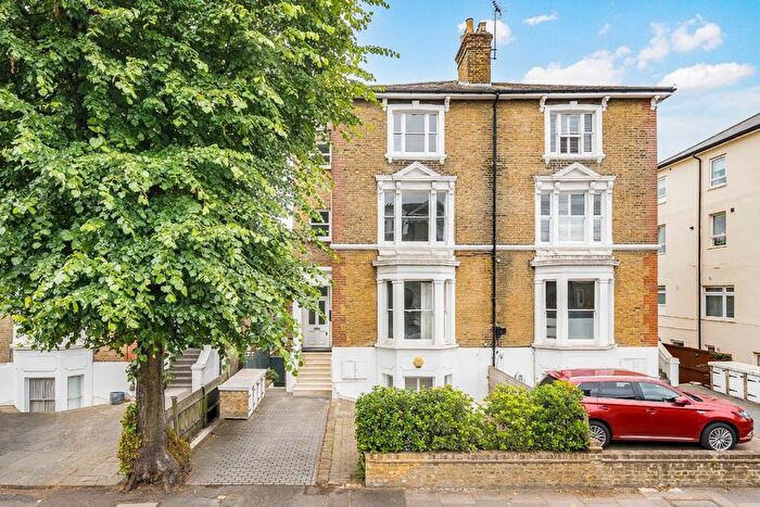 2 Bedroom Flat For Sale In Church Road, Richmond, TW9