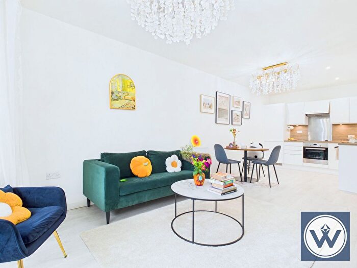 2 Bedroom Flat For Sale In Carnation Gardens, Hayes, UB3