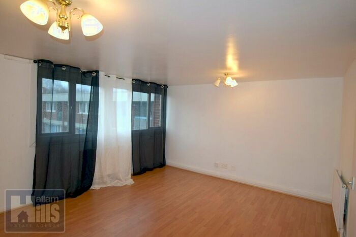 2 Bedroom Flat To Rent In Cemetery Road, Sheffield, S11
