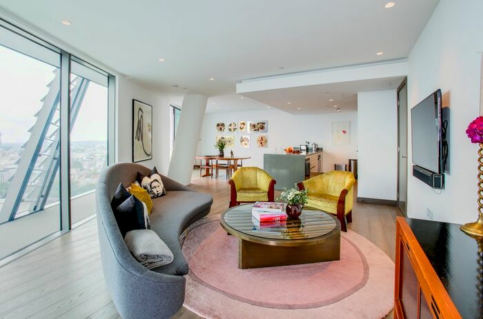 2 Bedroom Flat To Rent In One Blackfriars Tower, - Blackfriars Road, London, SE1